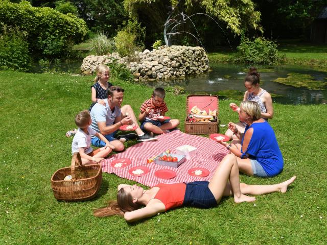 Picnic in Auffay public garden