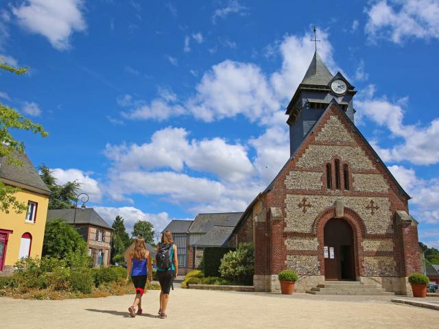 Hikers in the church square Val-de-Saâne