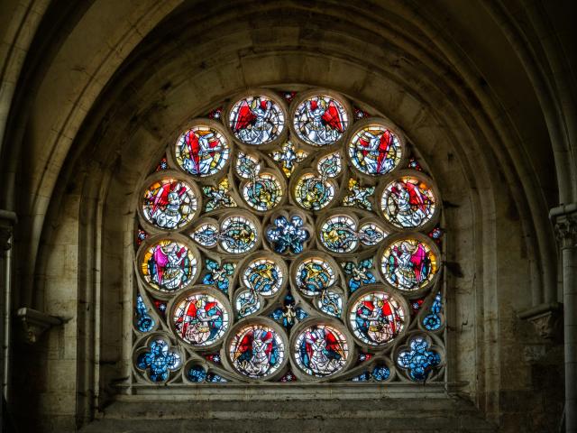 Die Rosette der Stiftskirche von Auffay