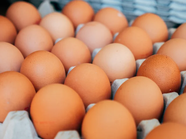 Les œufs du terroir local sur le marché de Luneray