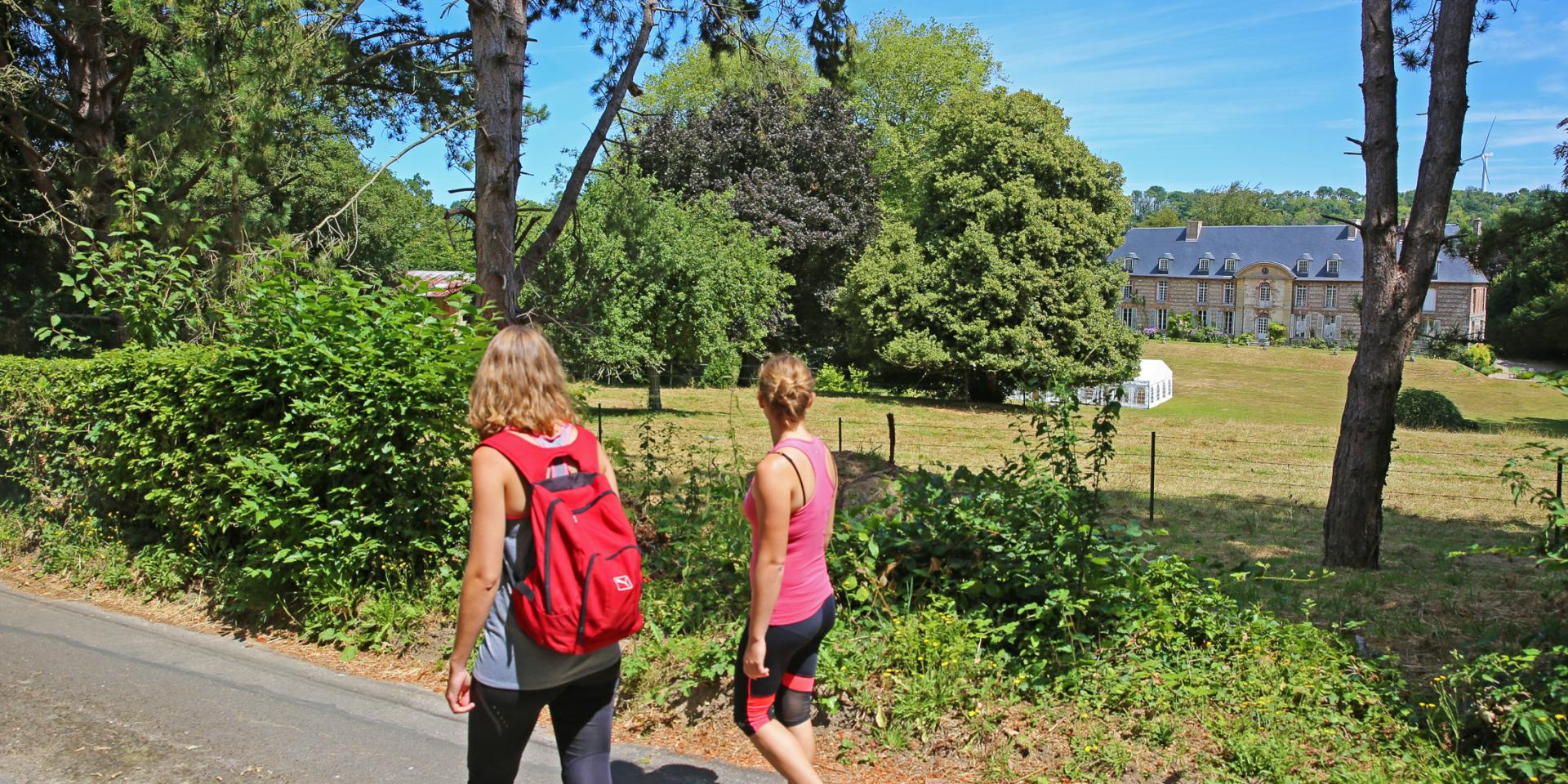 Das Schloss von Gueures Schleifen 13 und 15