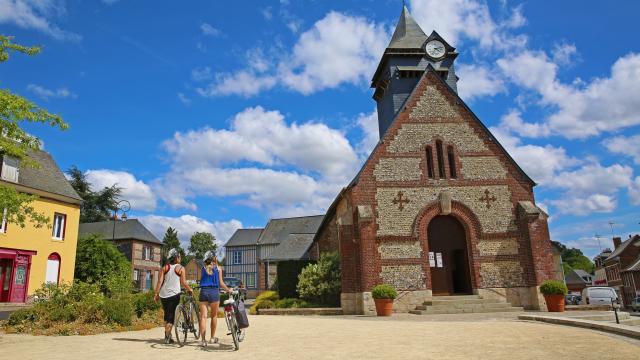 Pause sur la place du village