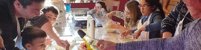 Crepes workshop in family Ferme du Petit Fumechon