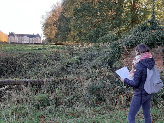 Le chateau de Bosmelet depuis le chemin de randonnée