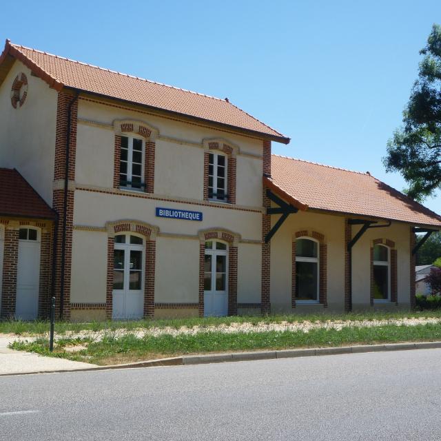 Val-de-Saâne Library Station