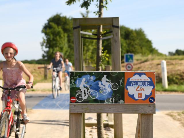 Flax cycle route panel detail