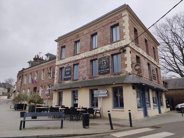 Scie Gare Exterieur 1