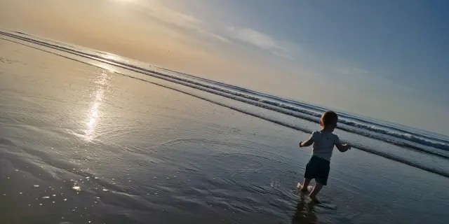 Plage De Quiberville à marée basse avec bébé