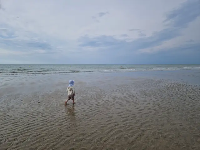 les pieds dans le sable